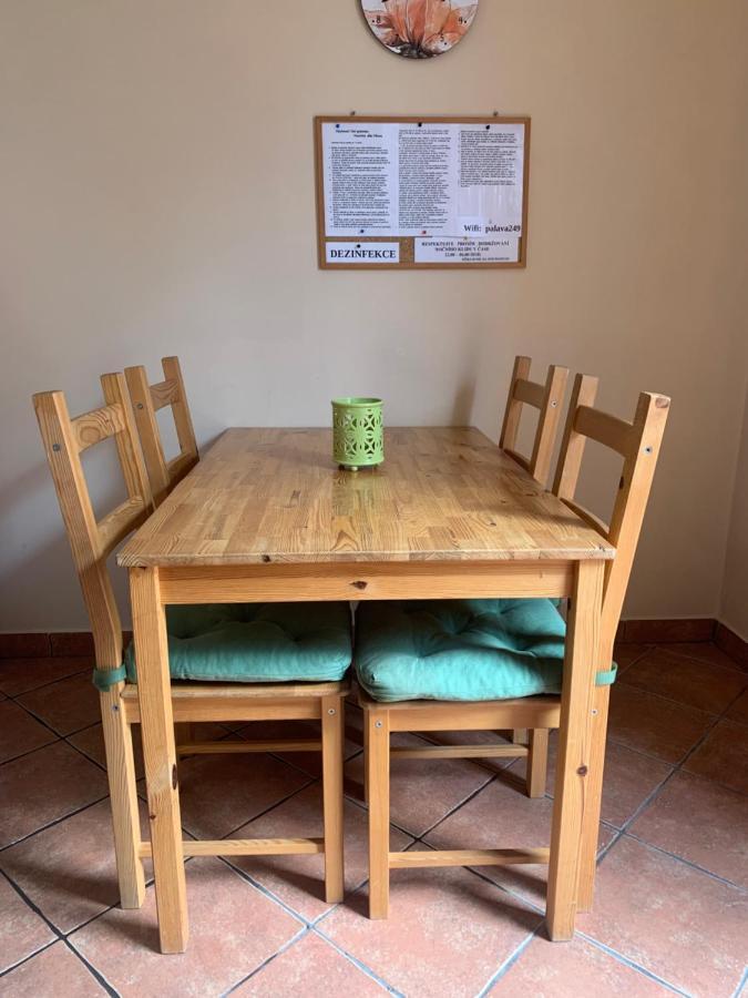 Penzion Vinařský dům PÁLAVA Strachotin Esterno foto