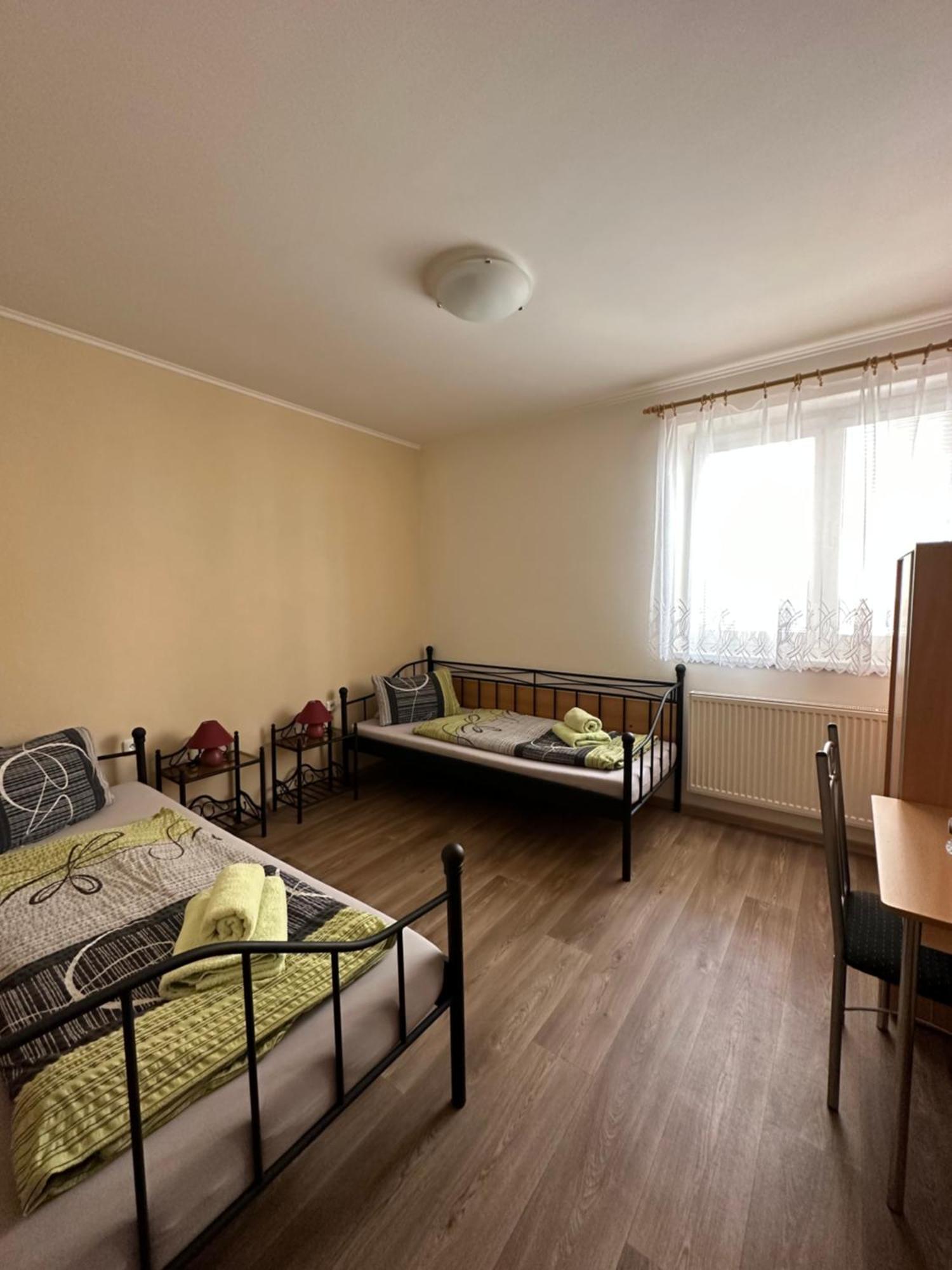 Penzion Vinařský dům PÁLAVA Strachotin Esterno foto